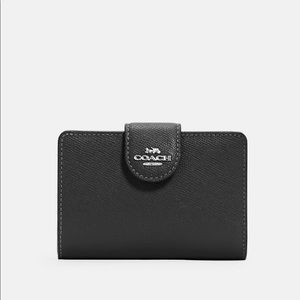 Coach medium corner zip wallet black silver